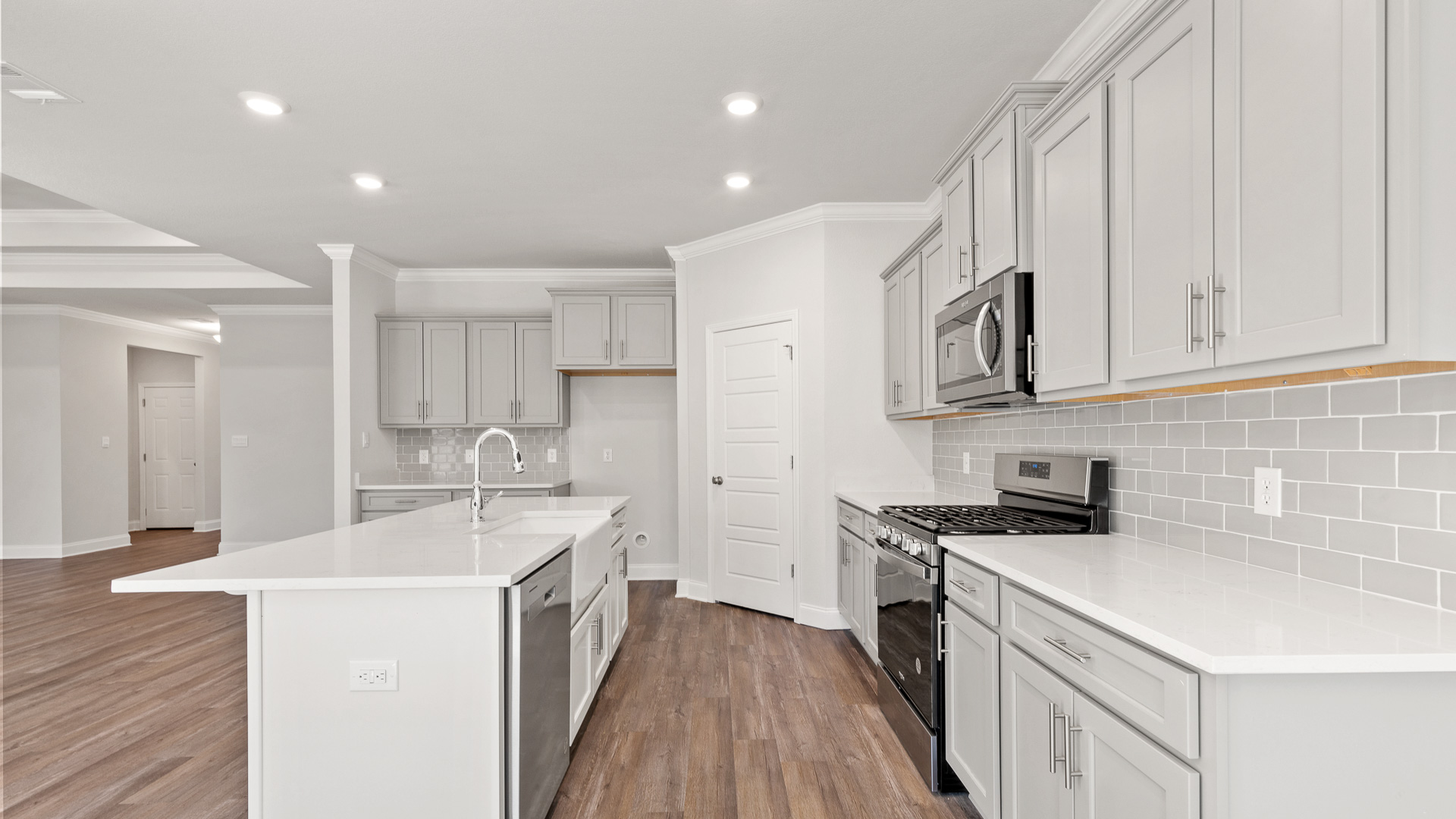Spacious and bright kitchen