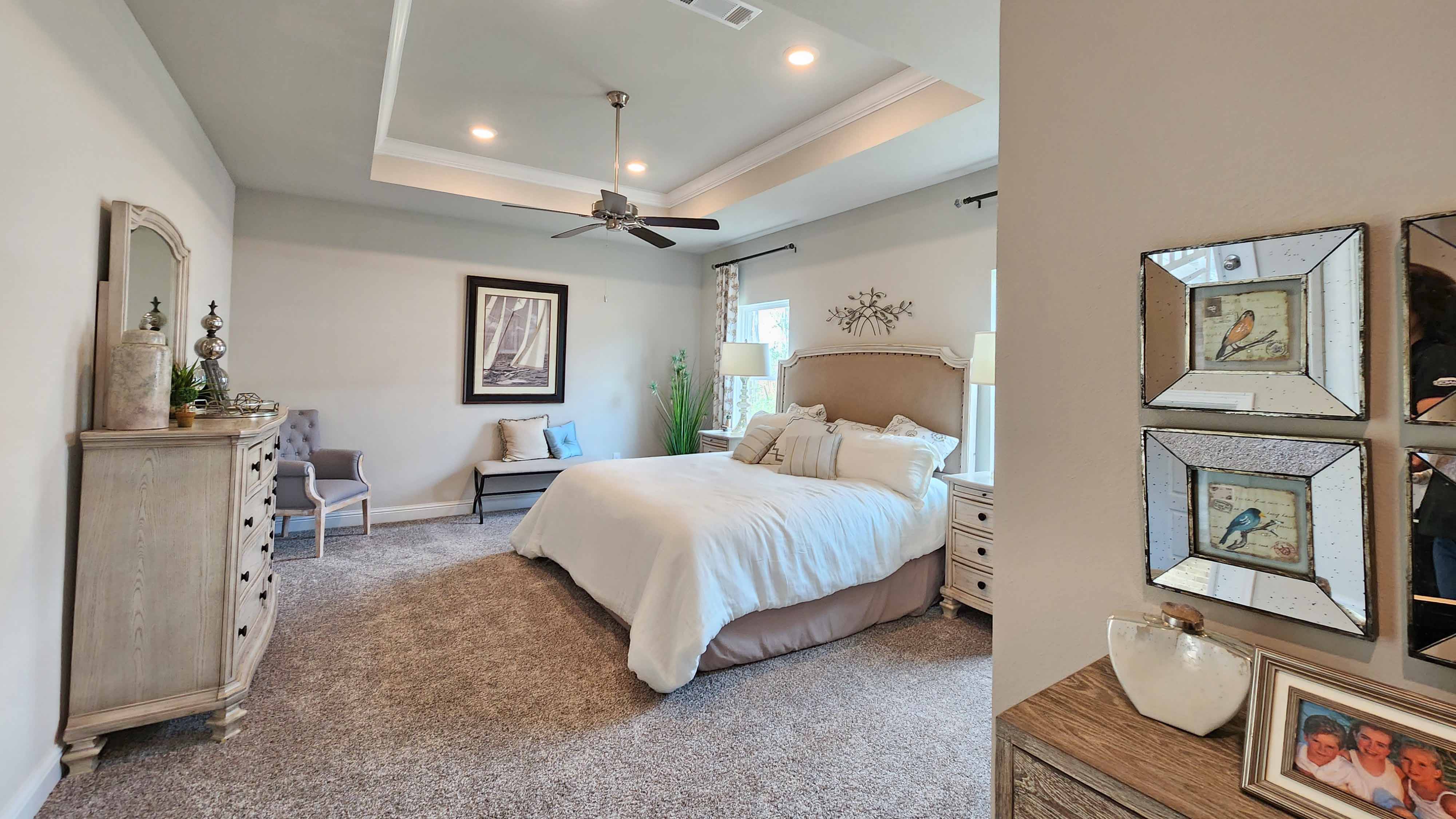 The Hawthorne primary bathroom at River Hills.