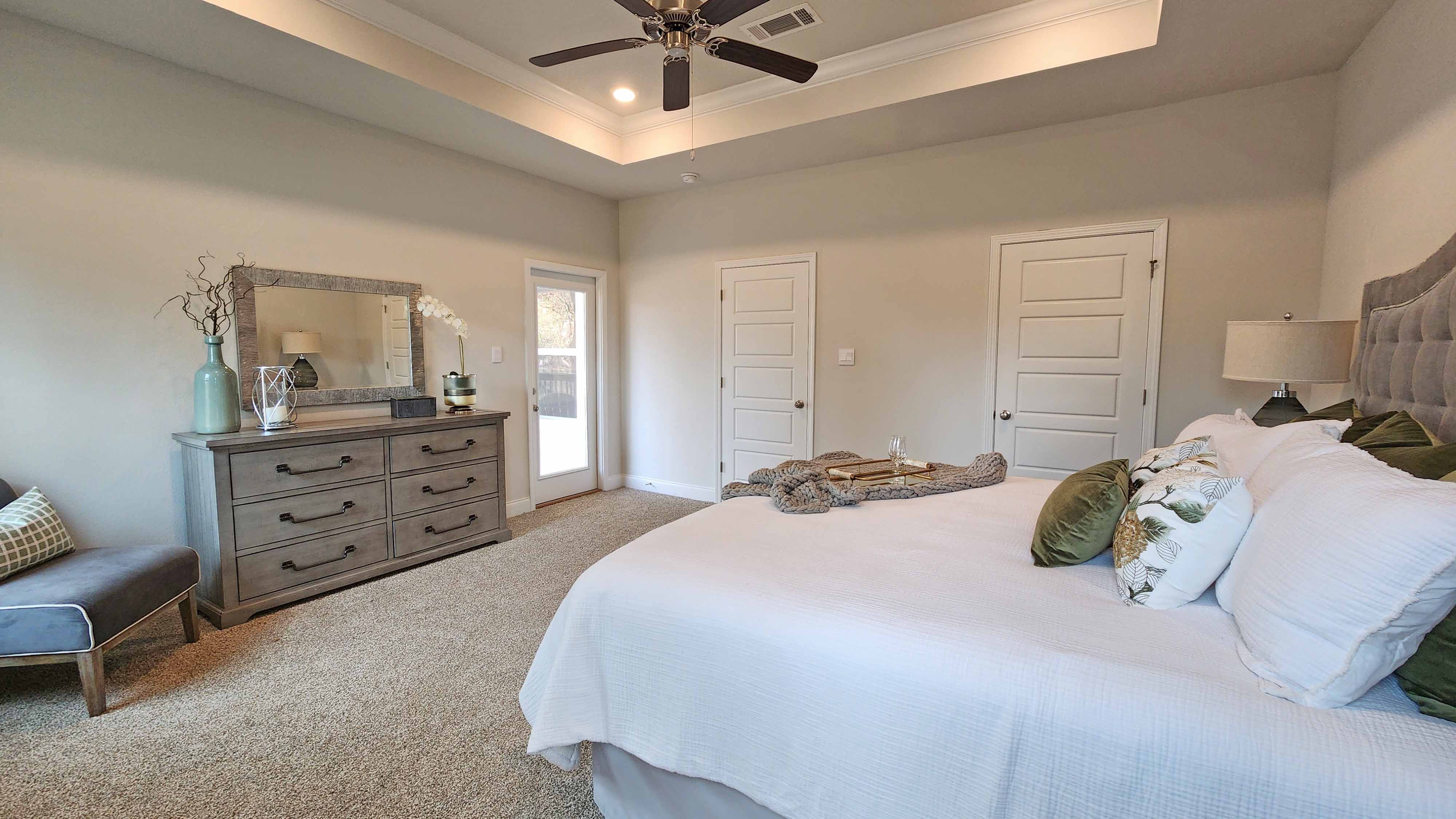 The McKenzie primary bedroom at River Hills.