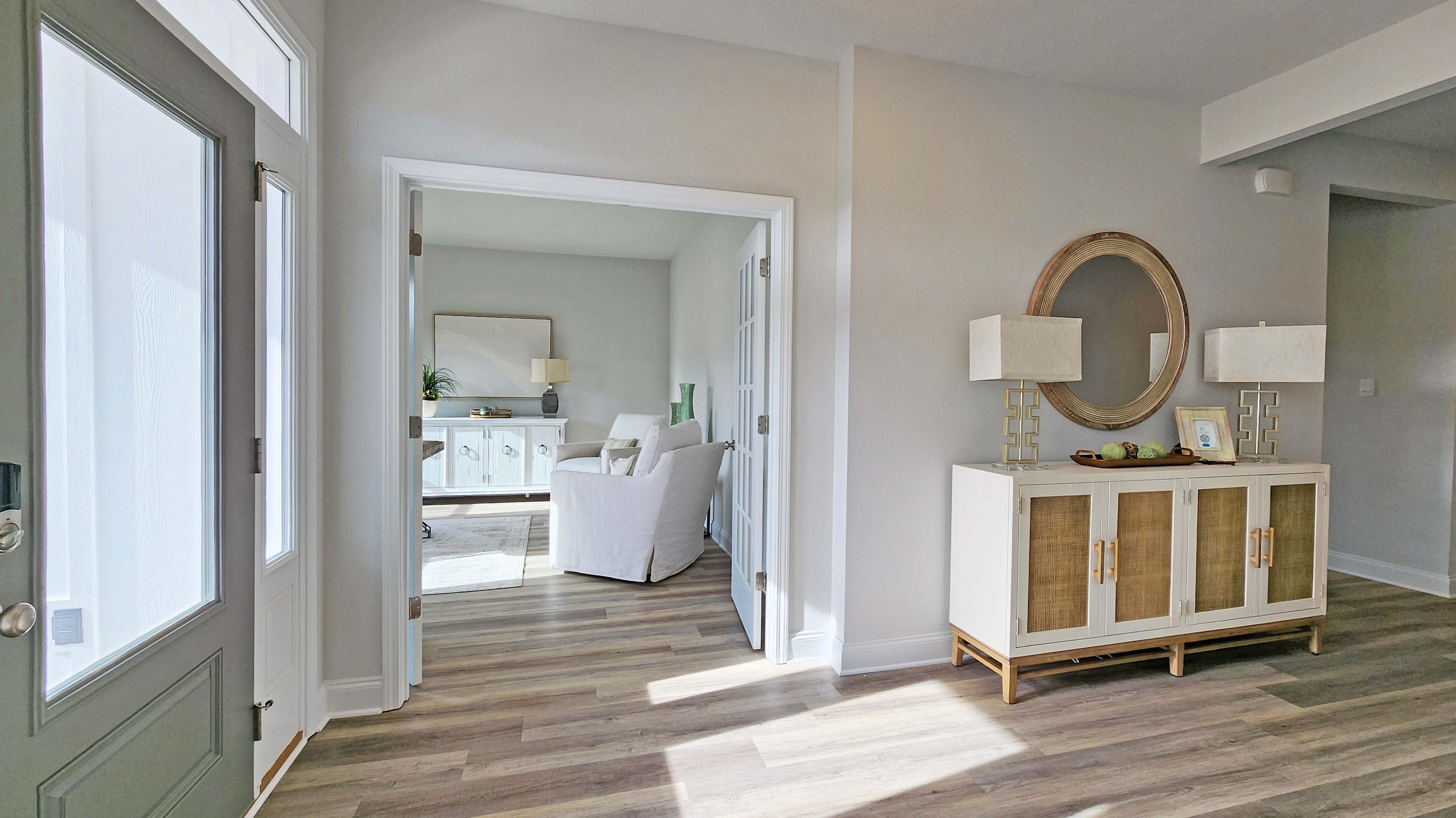 The McKenzie foyer area at River Hills.