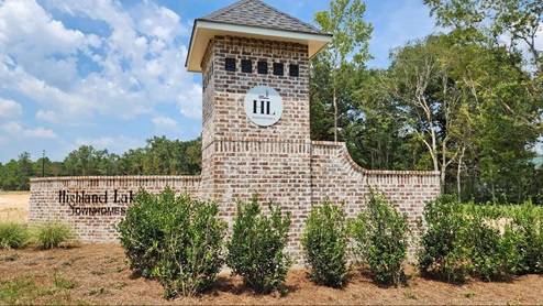 Entrance monument to the Highland Lake Townhomes Community.