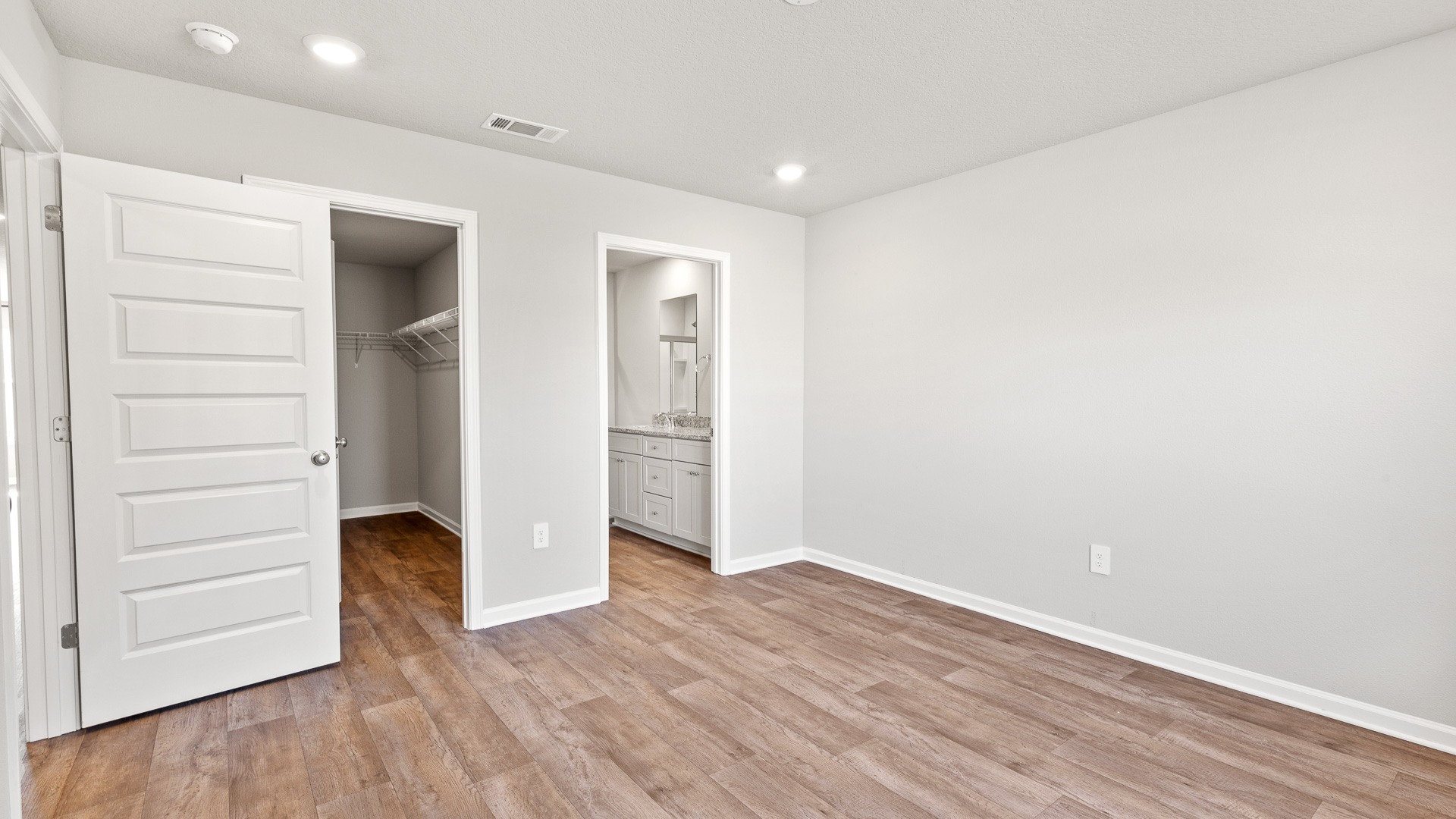 Spacious main area inside the Aldridge