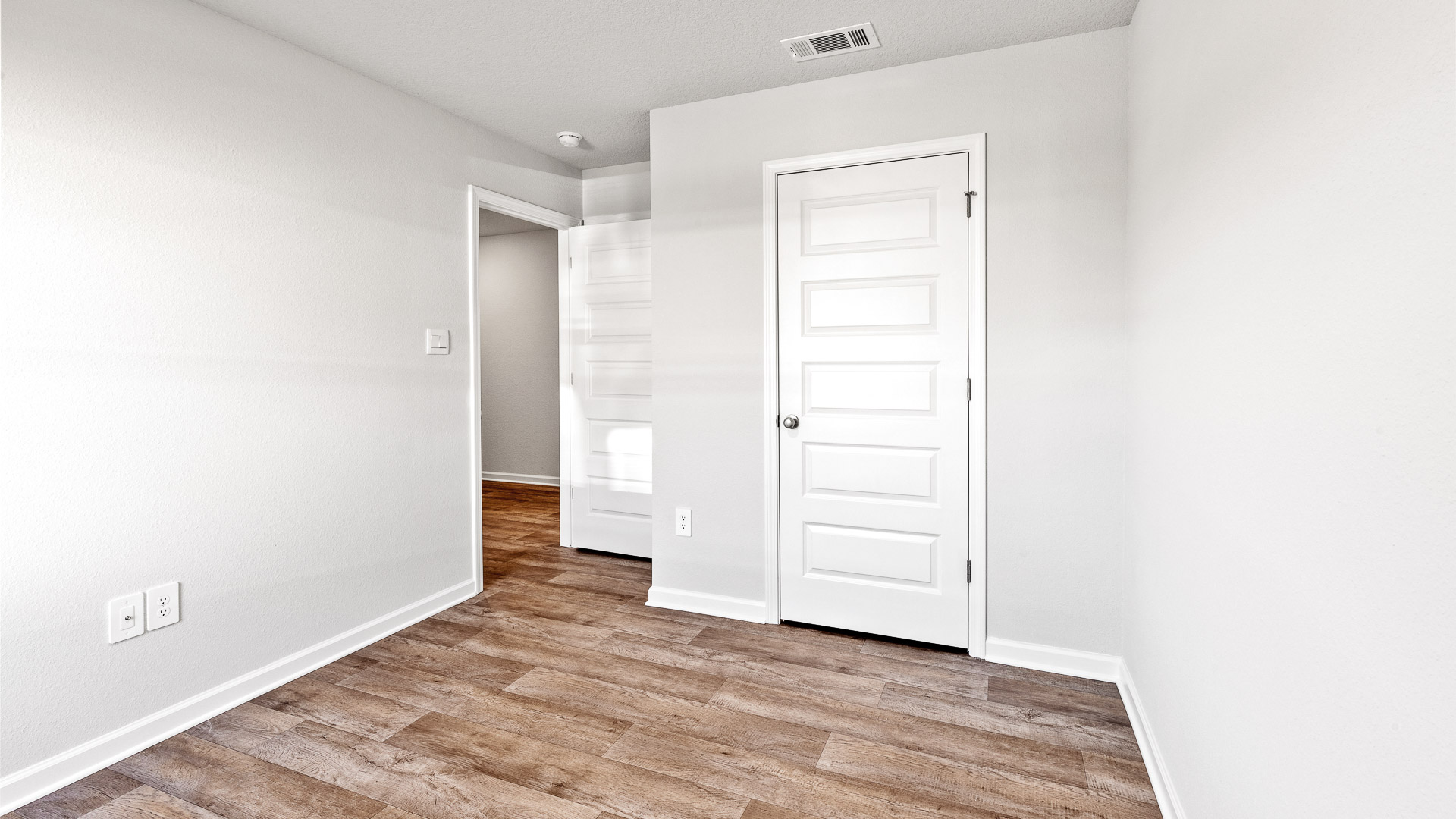 Bright and welcoming additional bedroom