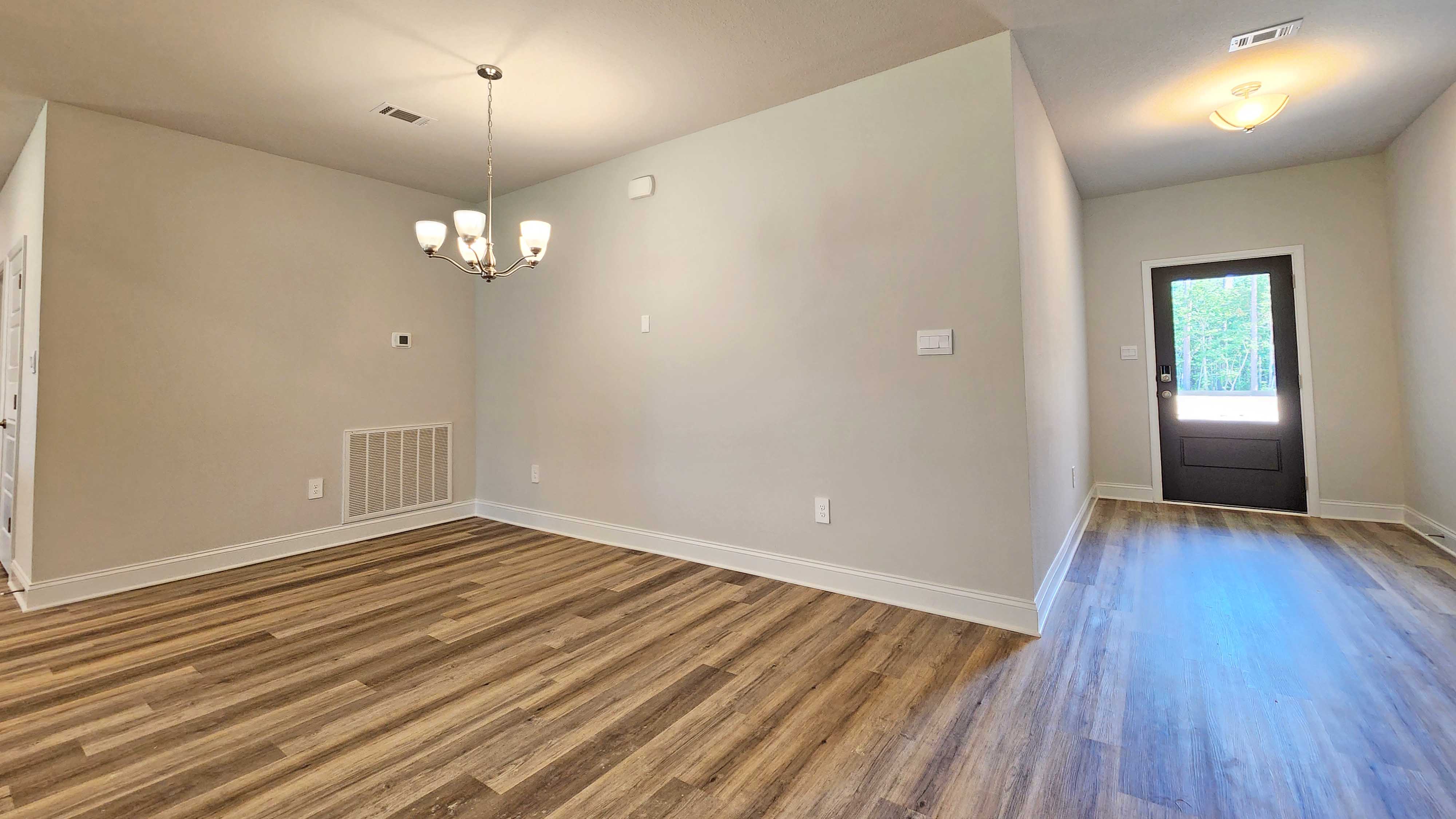 The Destin dining area in Crane Landing.