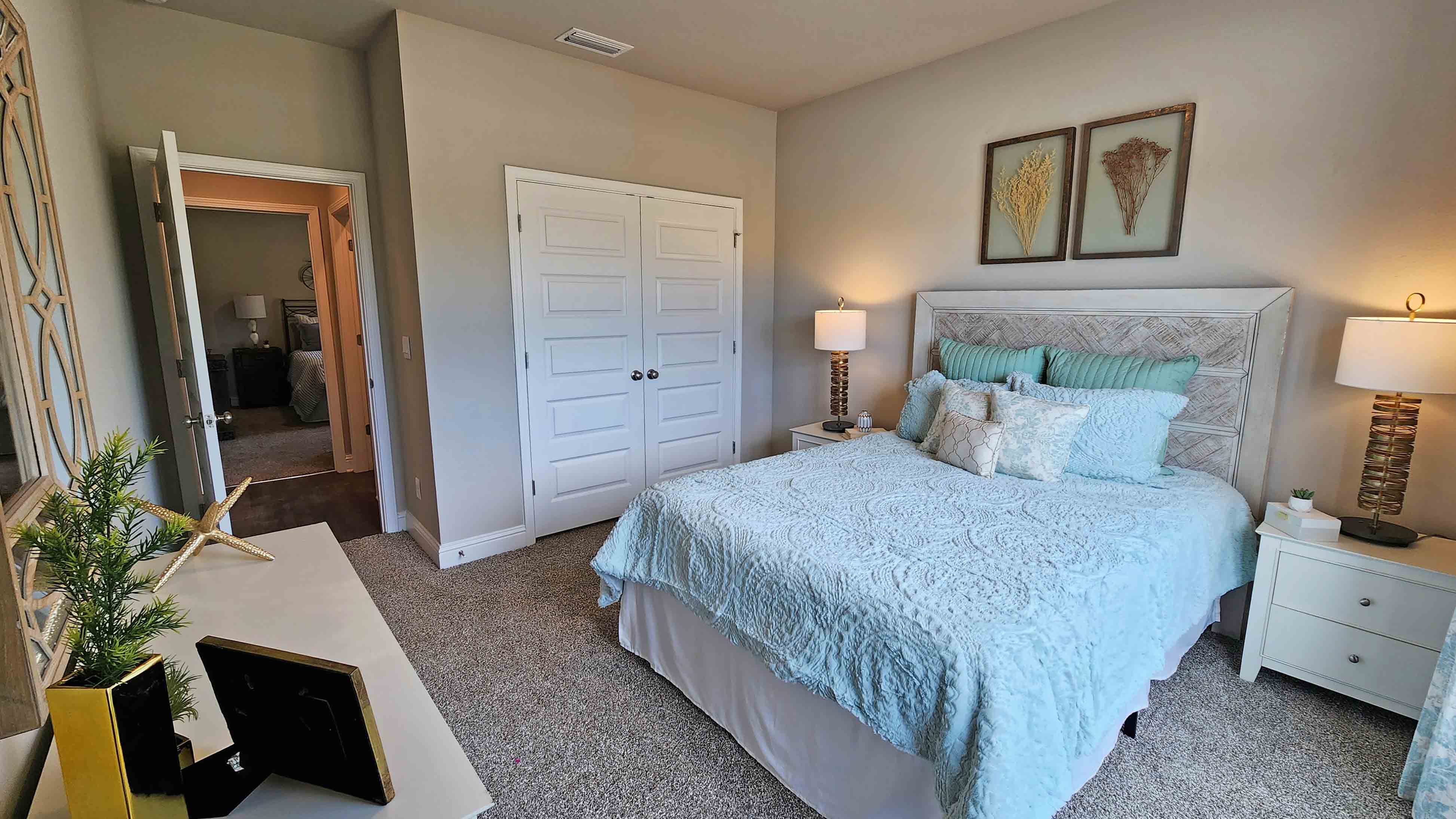 The Hawthorne bedroom at Crane Landing.