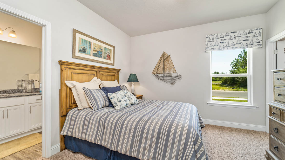 Guest room with classic design and stylish modern finishes.