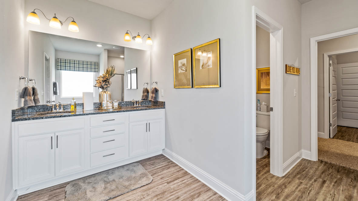Large primary ensuite bath with dual vanities in Sumrall.