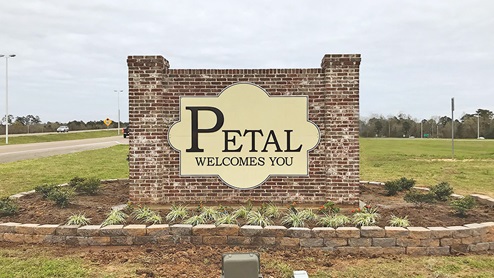 Petal Mississippi Welcome to Petal sign along a roadway
