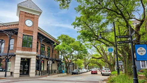 Downtown Ocean Springs, offering the arts, dining, shopping and entertainment.