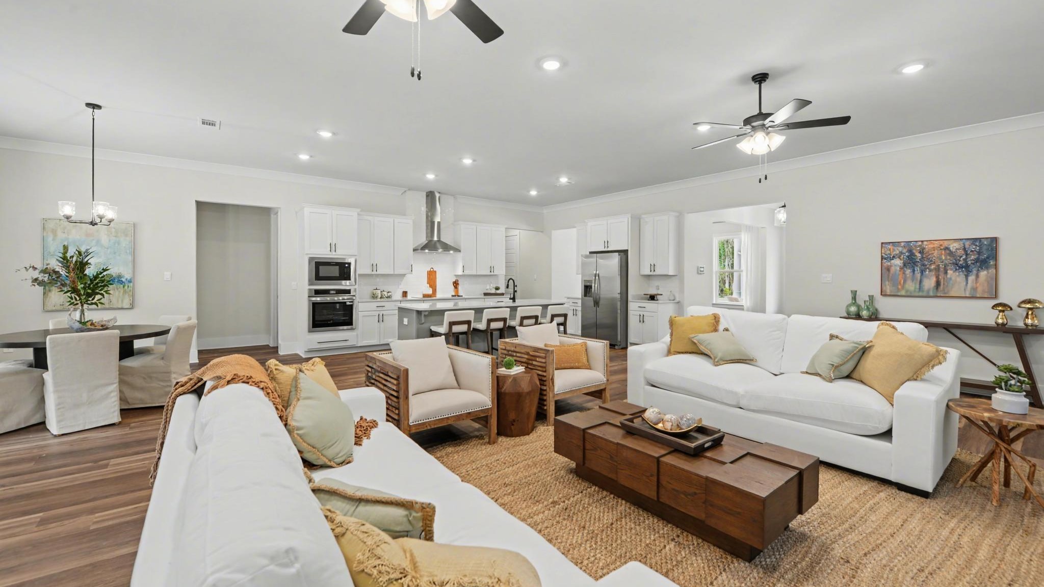 Spacious living room