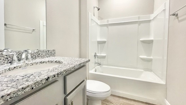 The Lamar guest bathroom in Castlewoods.