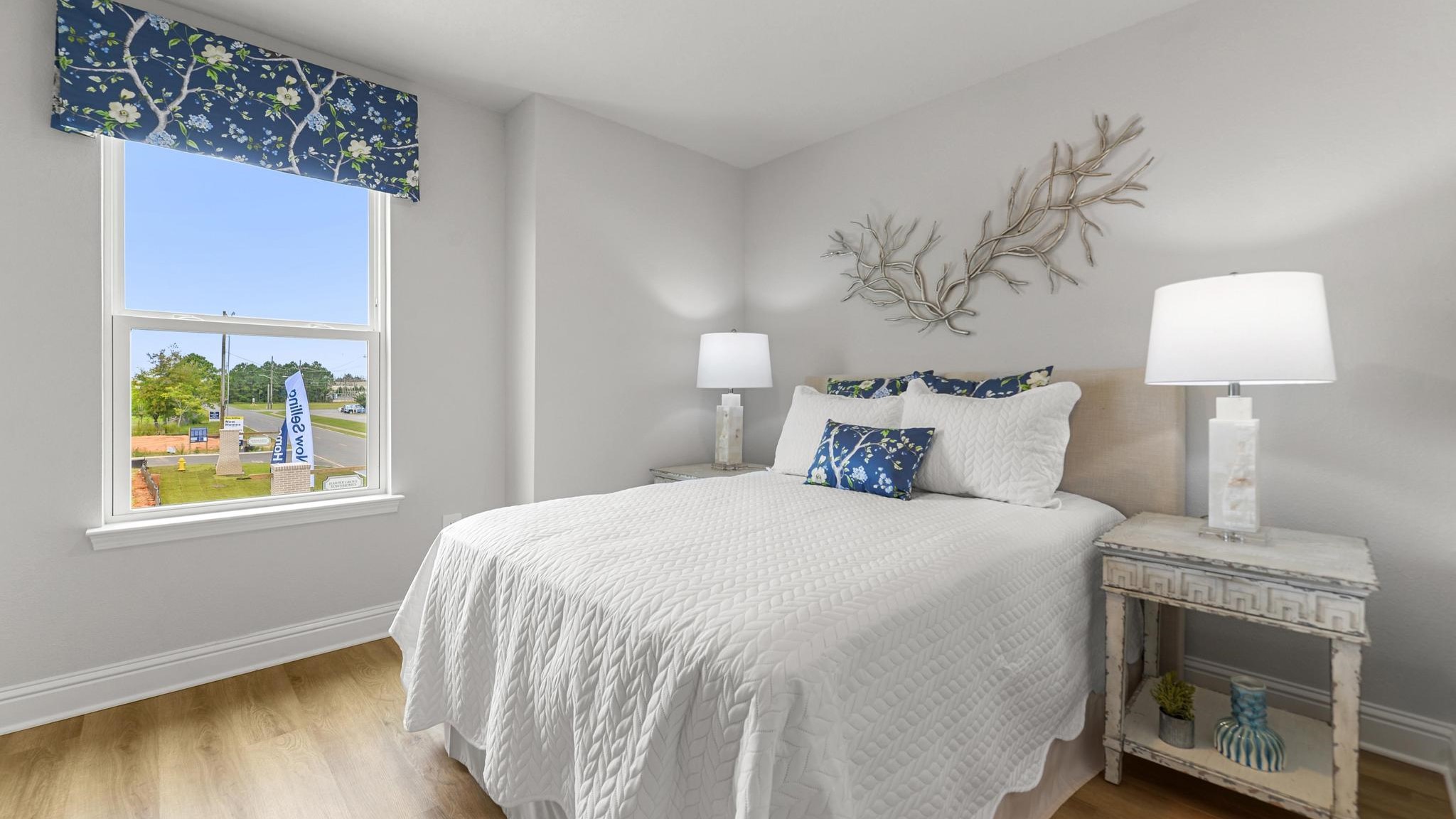 Second bedroom with lots of natural light