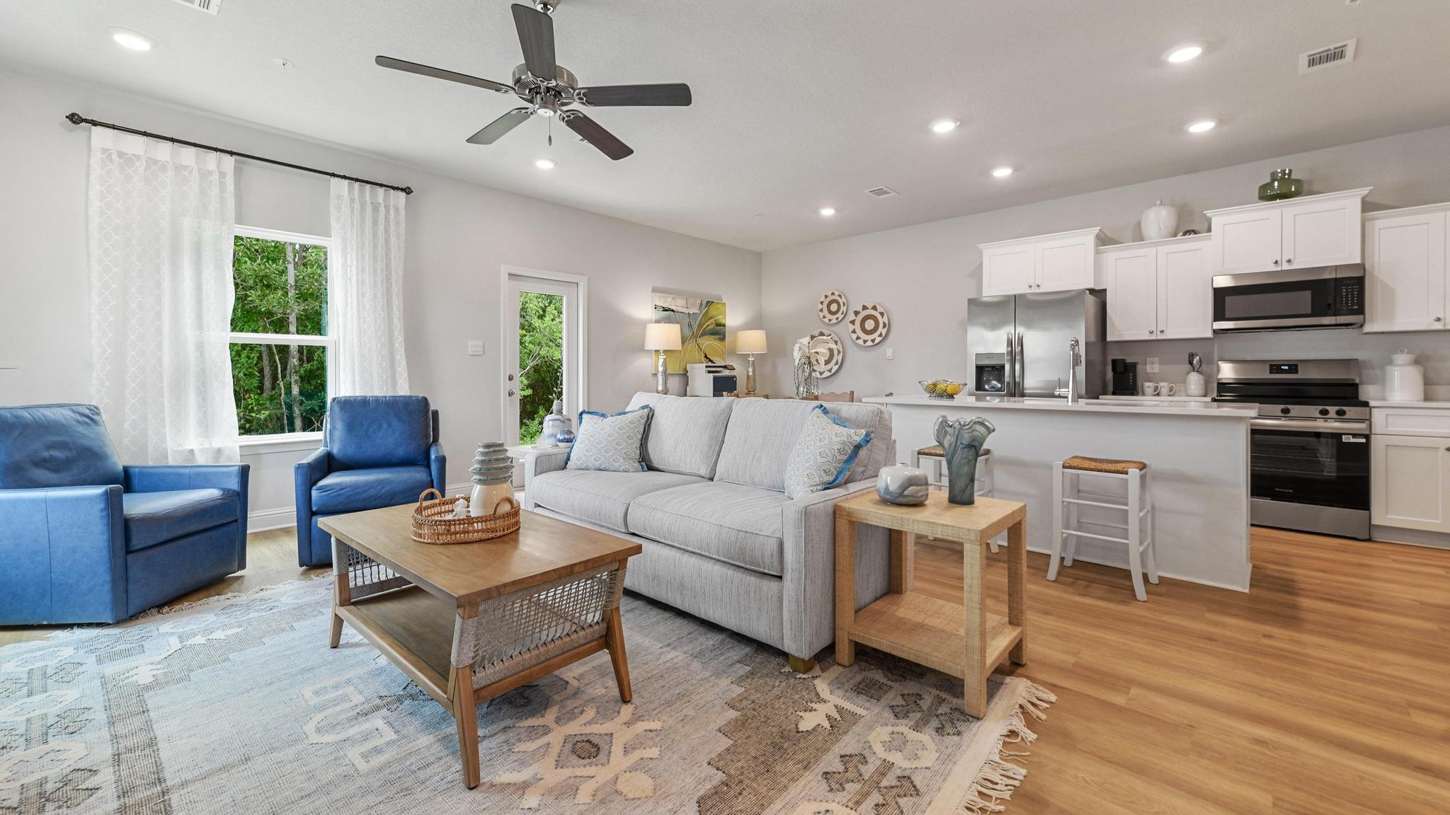 Spacious living room