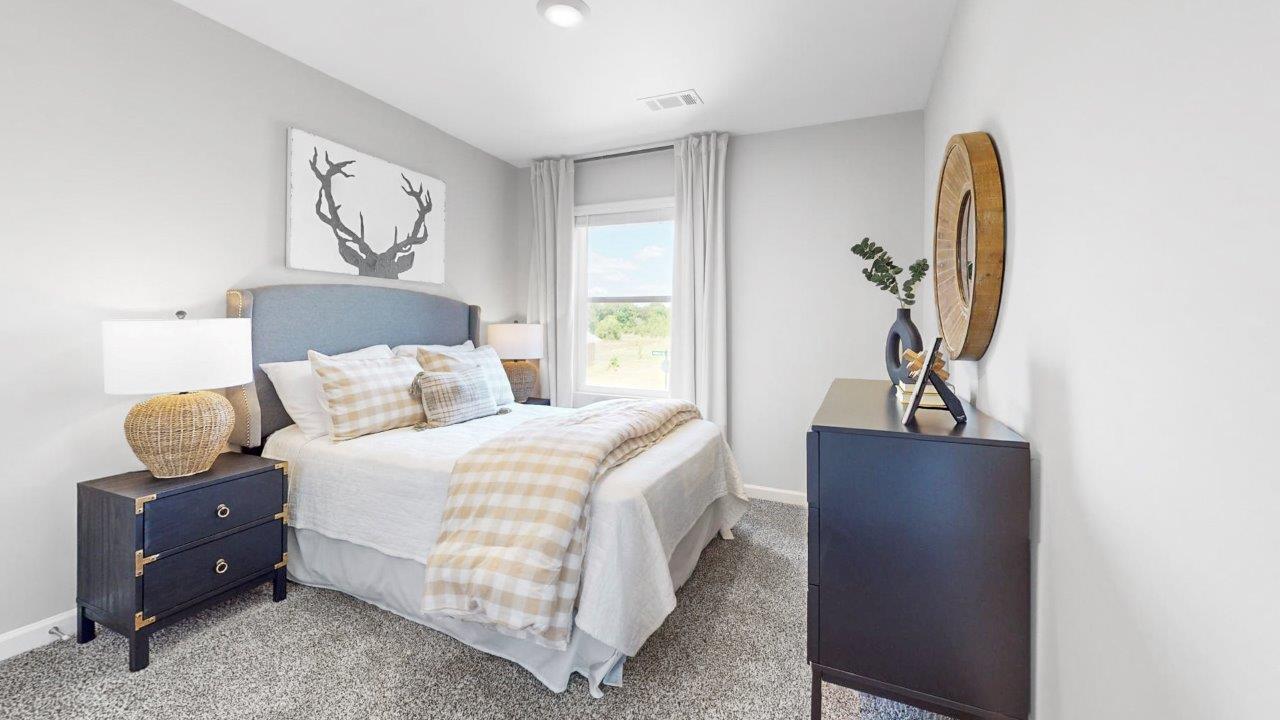 Versatile bedroom ideal for guests, office, or playroom