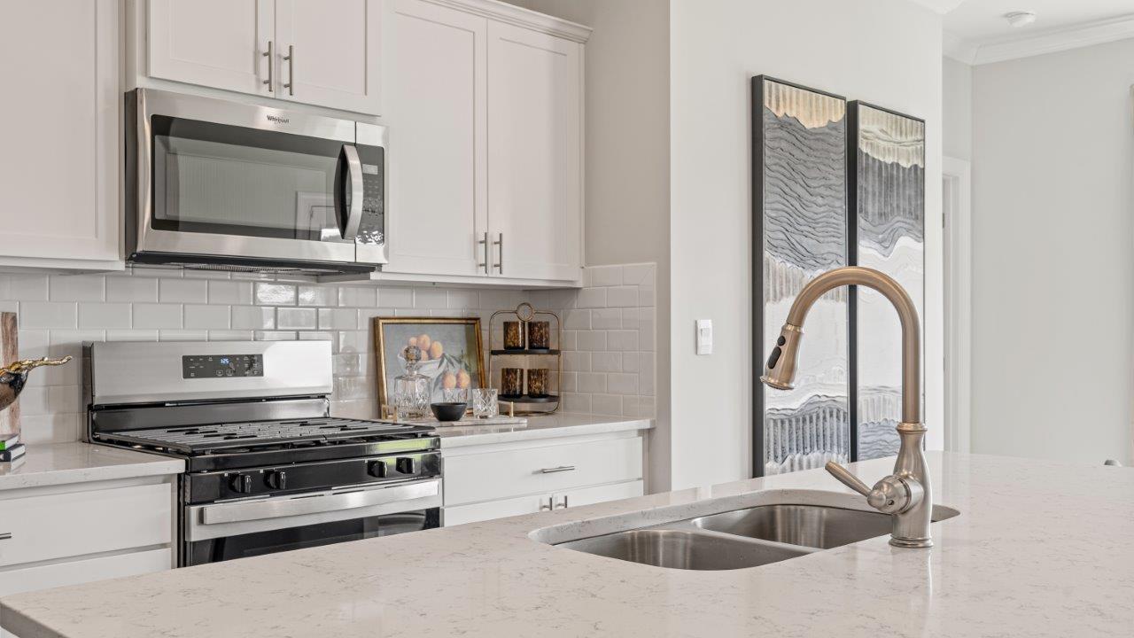 Avery floorplan dining space in Willow Point community Open‑concept Avery kitchen design by D.R. Horton