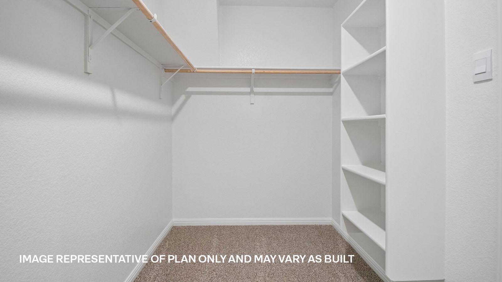 Diana Walk In Closet with Shelves