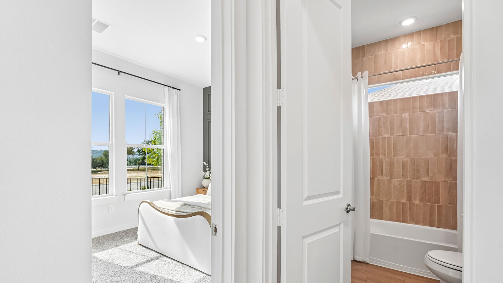Hallway leading to secondary bedroom.