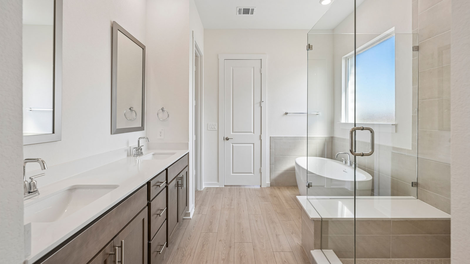 Primary ensuite bathroom.