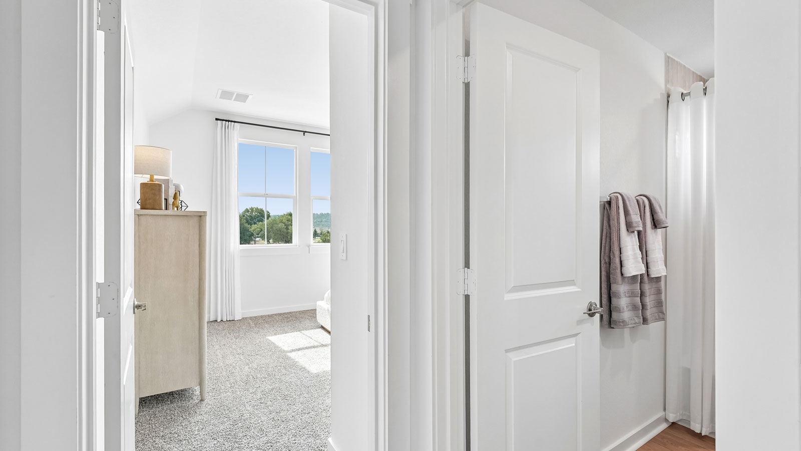 Hallway leading to secondary bedrooms.