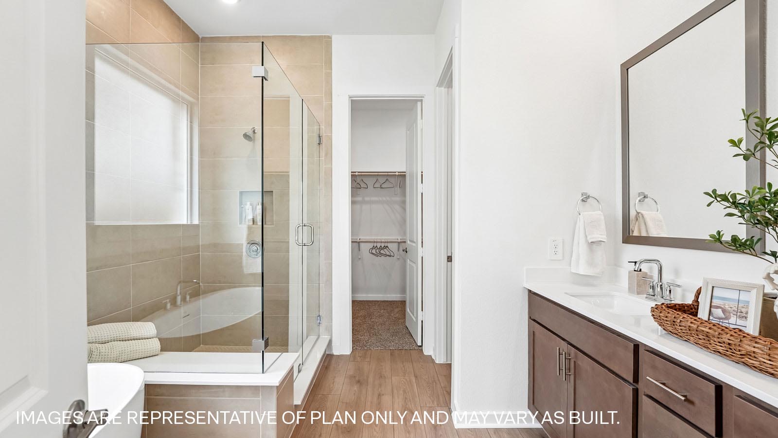 Garrett En Suite Bathroom with Double Vanity