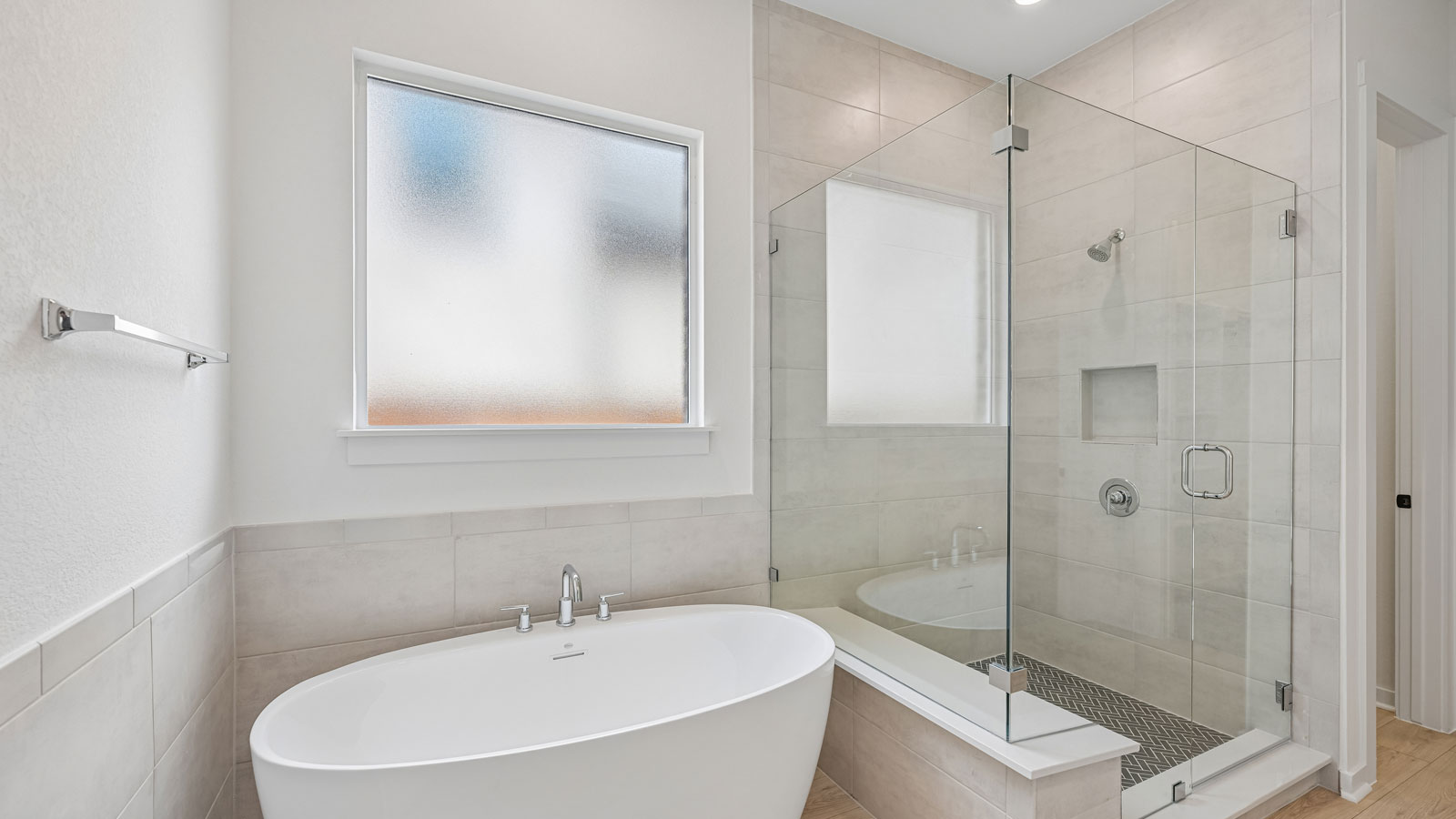 Keller Primary En Suite Bathroom with Walk in Shower & Tub