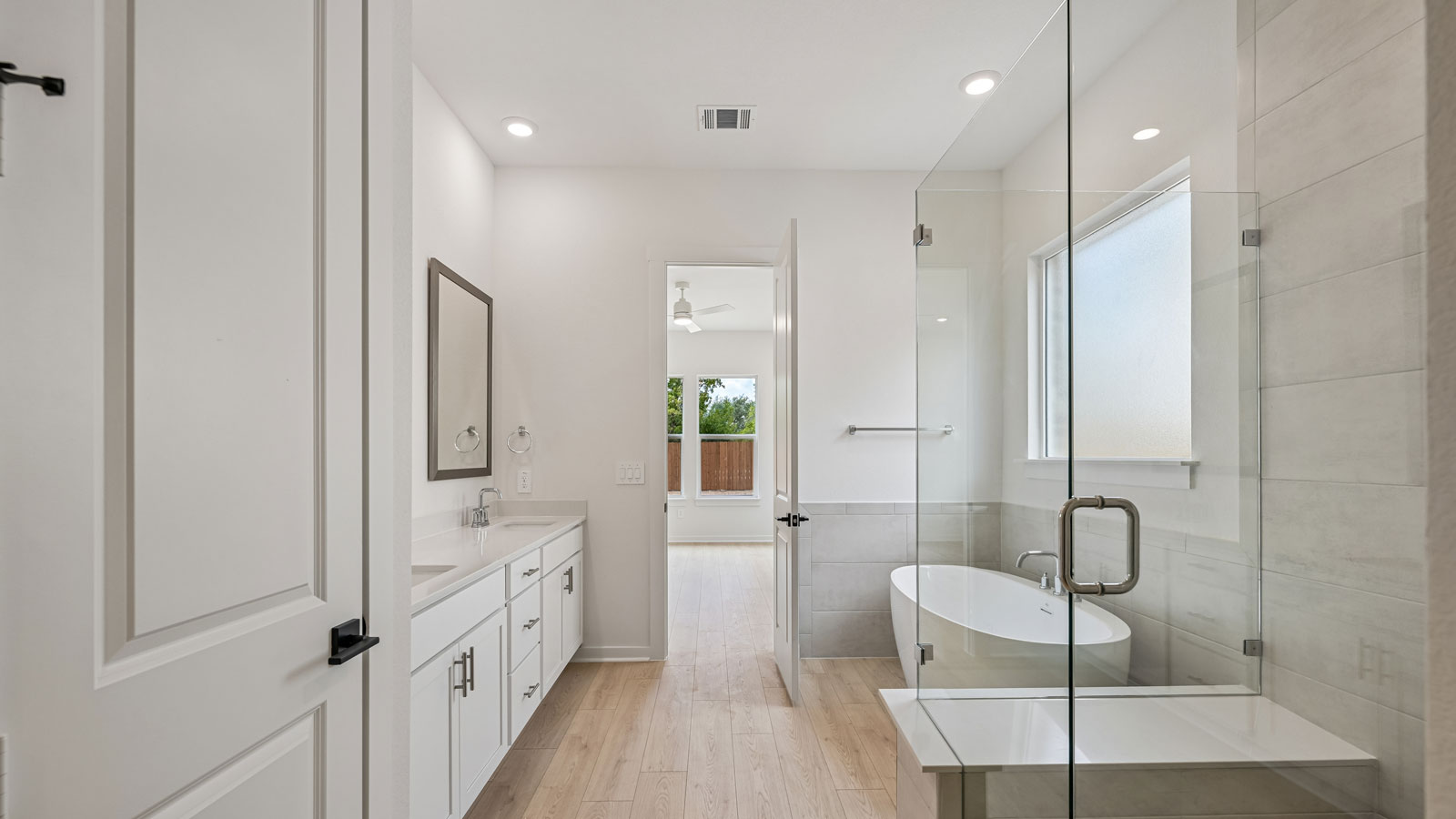 Keller Primary En Suite Bathroom with Walk in Shower & Tub
