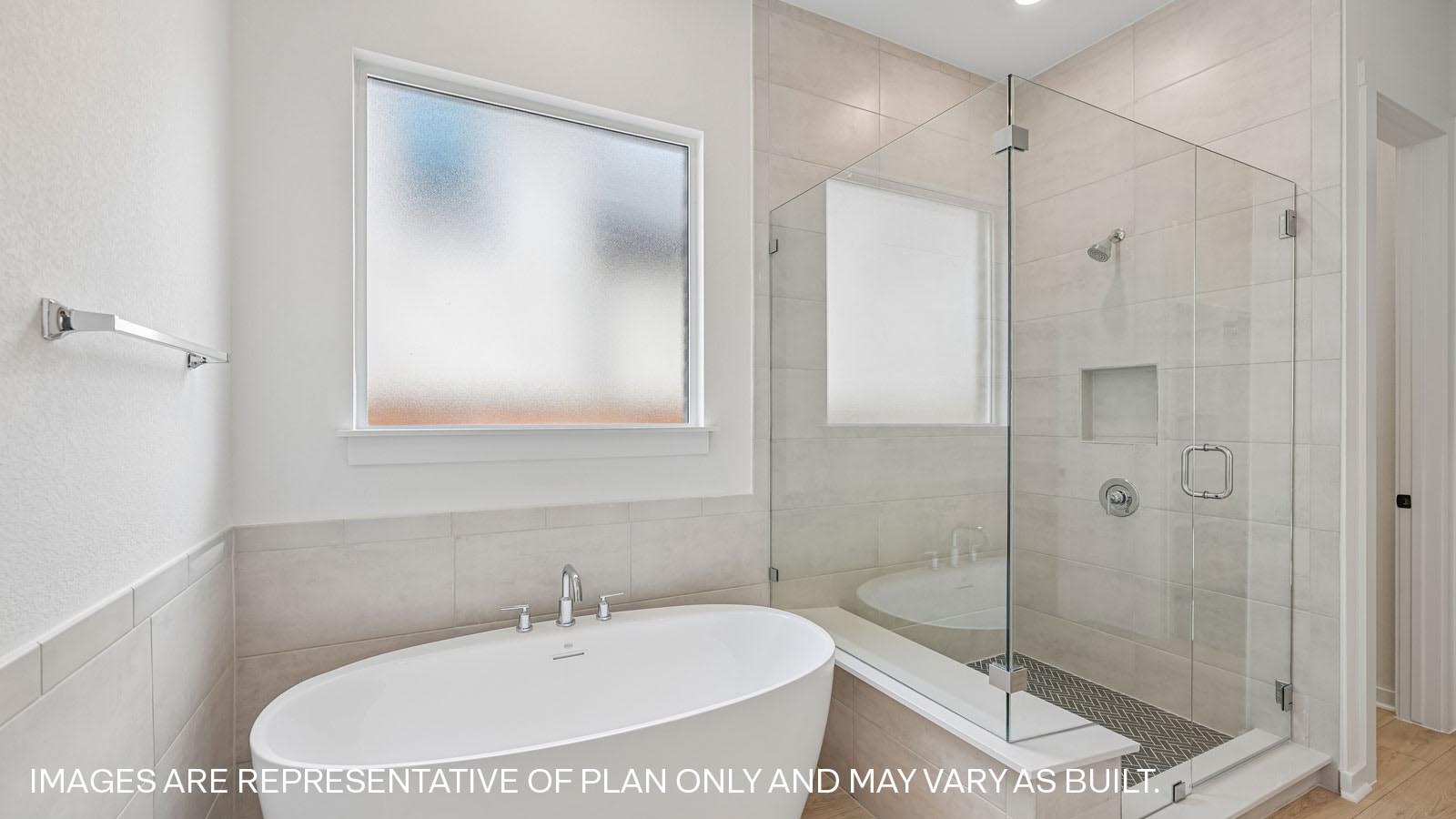 Keller Primary En Suite Bathroom with Walk in Shower & Tub