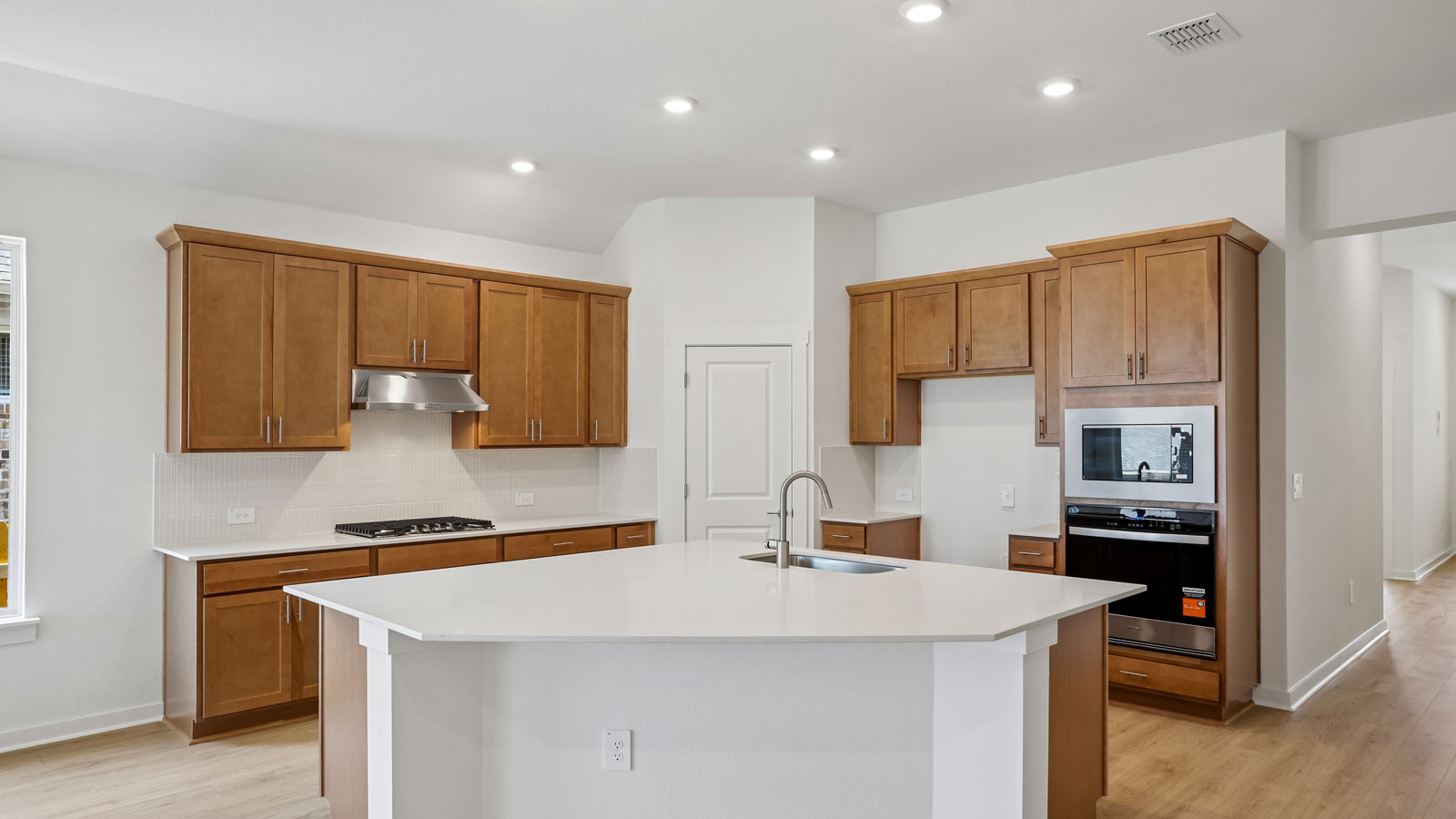 Salinger Spacious Kitchen with Island