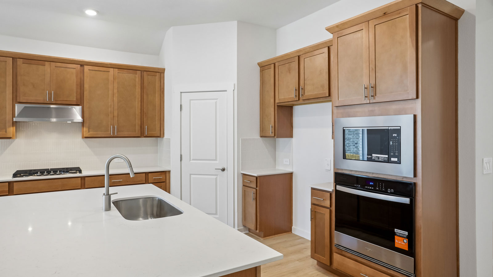 Salinger Spacious Kitchen with Island