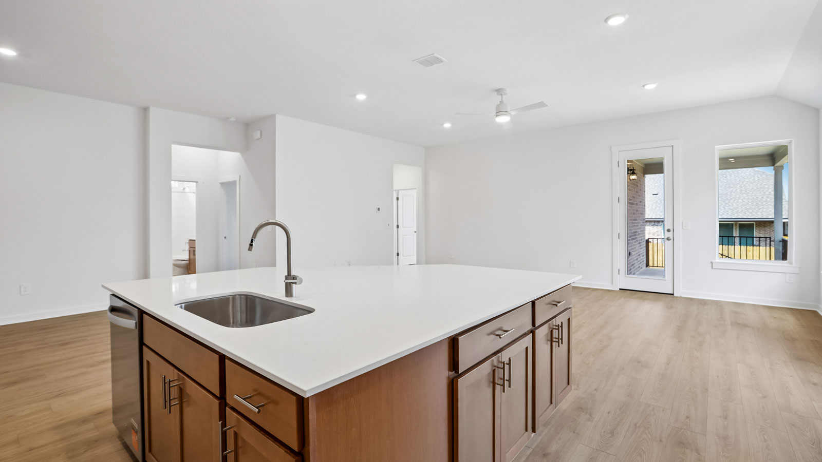 Salinger Spacious Kitchen with Island