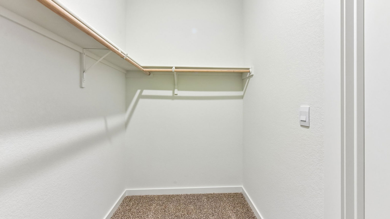 Perry Walk-in Closet