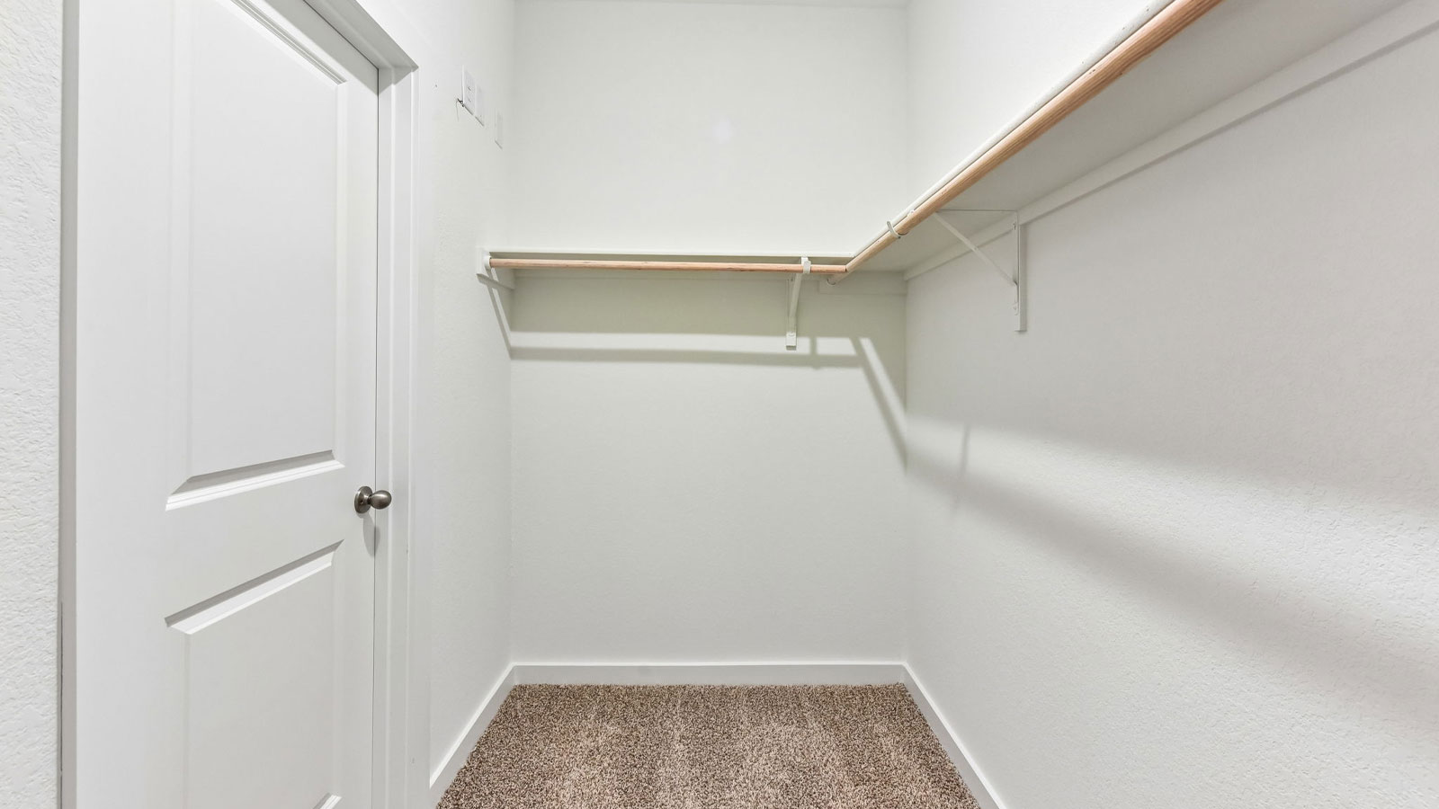 Perry Walk-in Closet