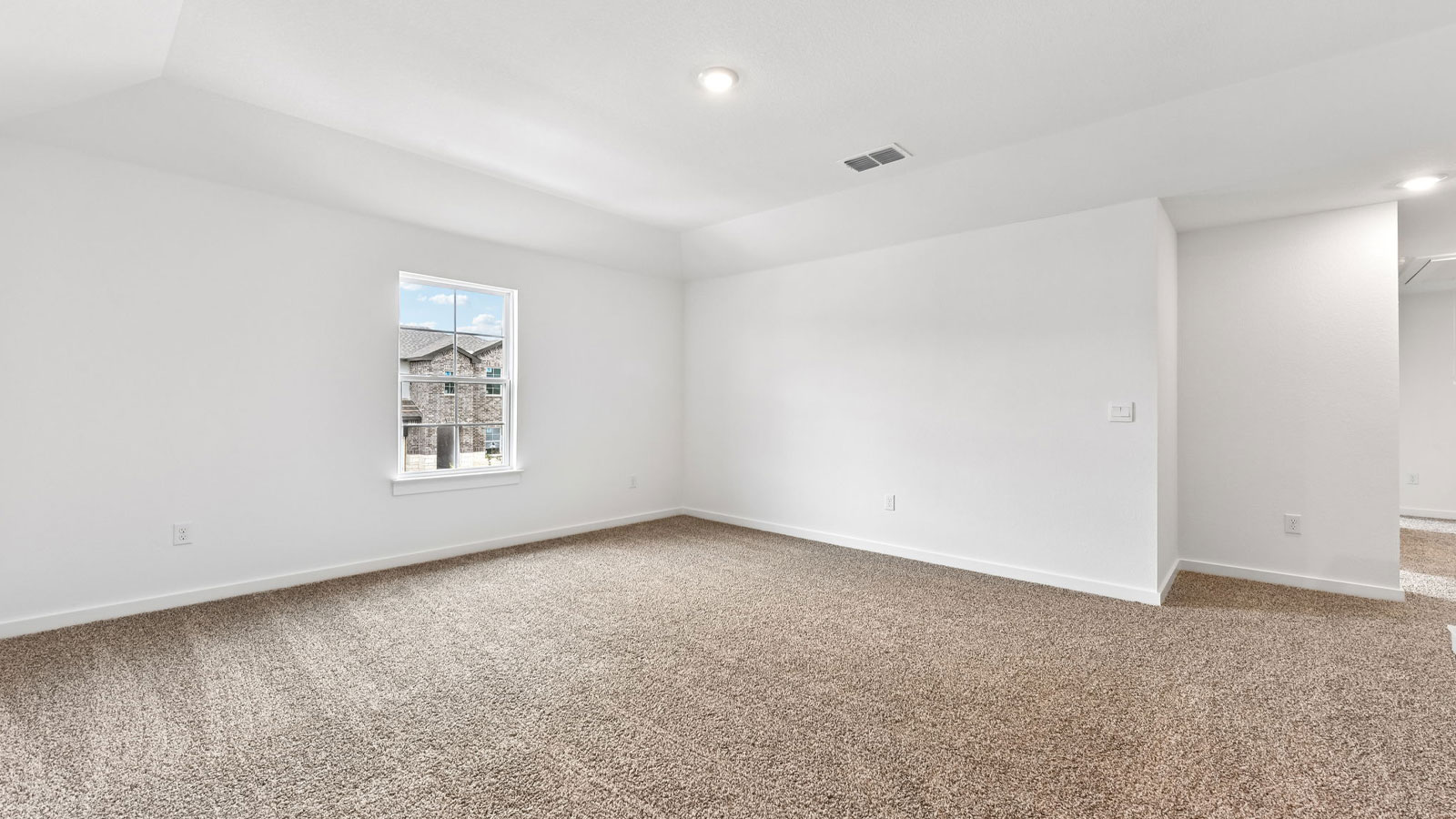 Perry Spacious Game room