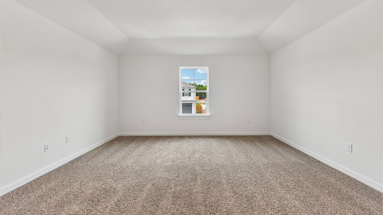 Perry Spacious Game room