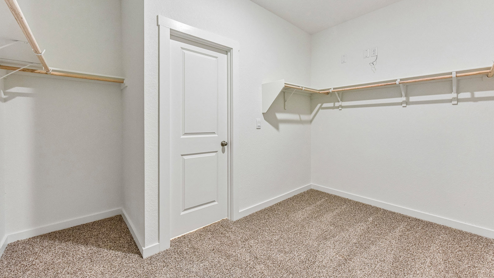 Quincy Walk-in Closet