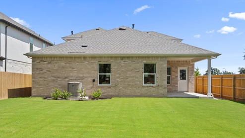 Discover your new home at Rosenbusch Ranch Backyar