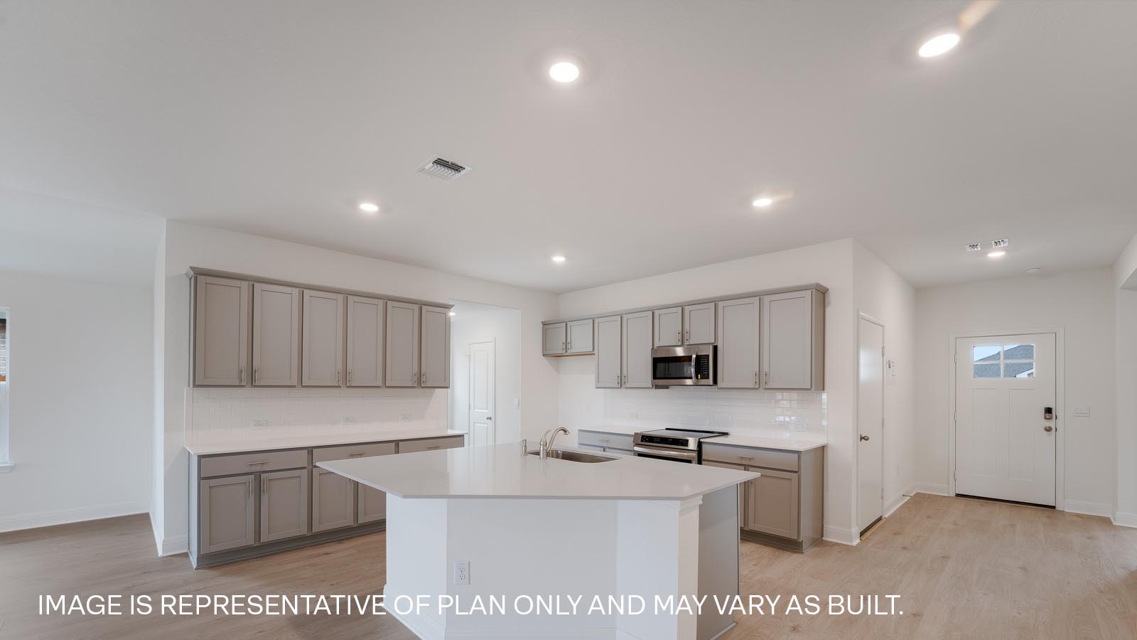 Kingston Beautiful Kitchen with Large Island