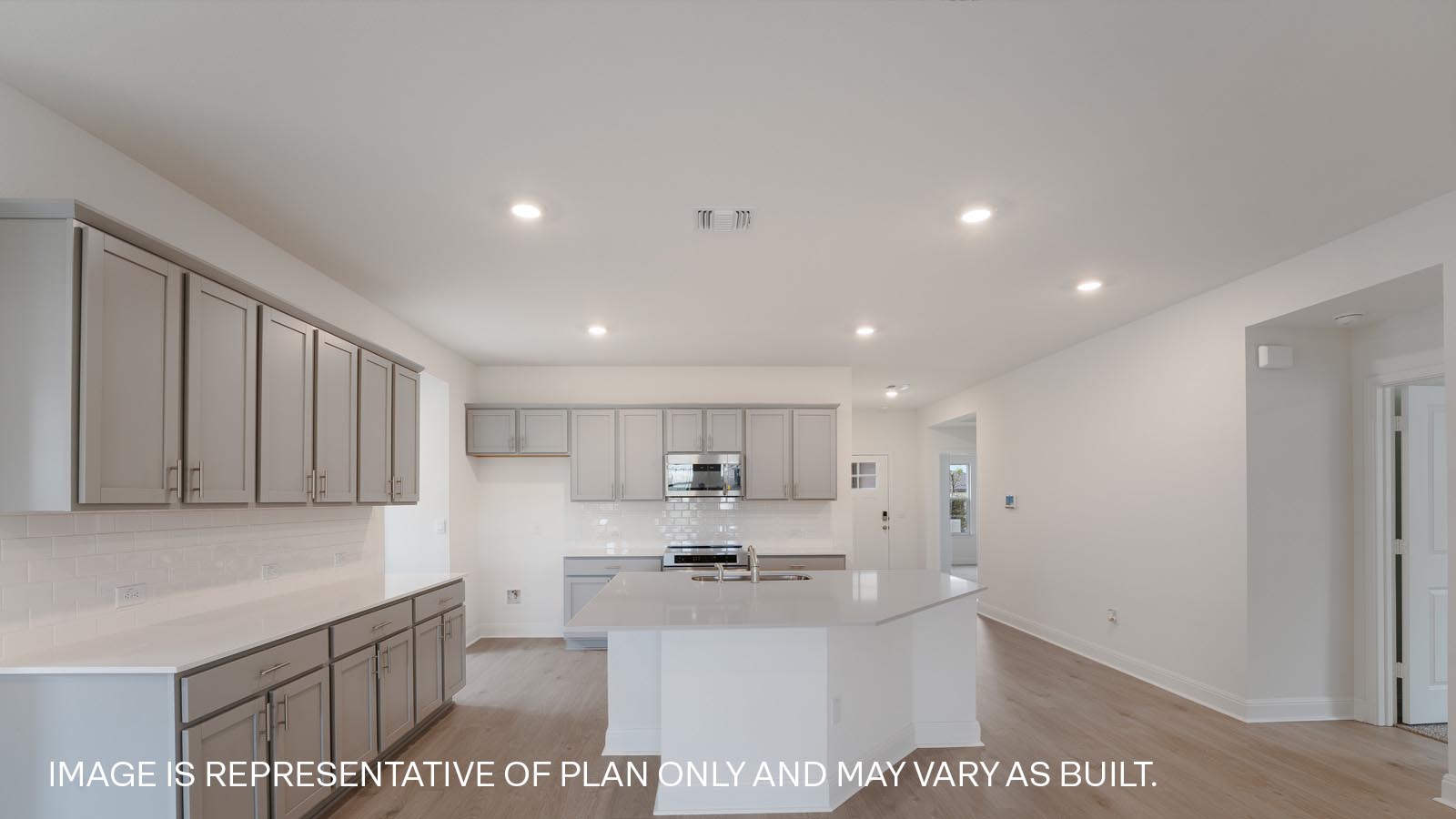 Kingston Beautiful Kitchen with Large Island