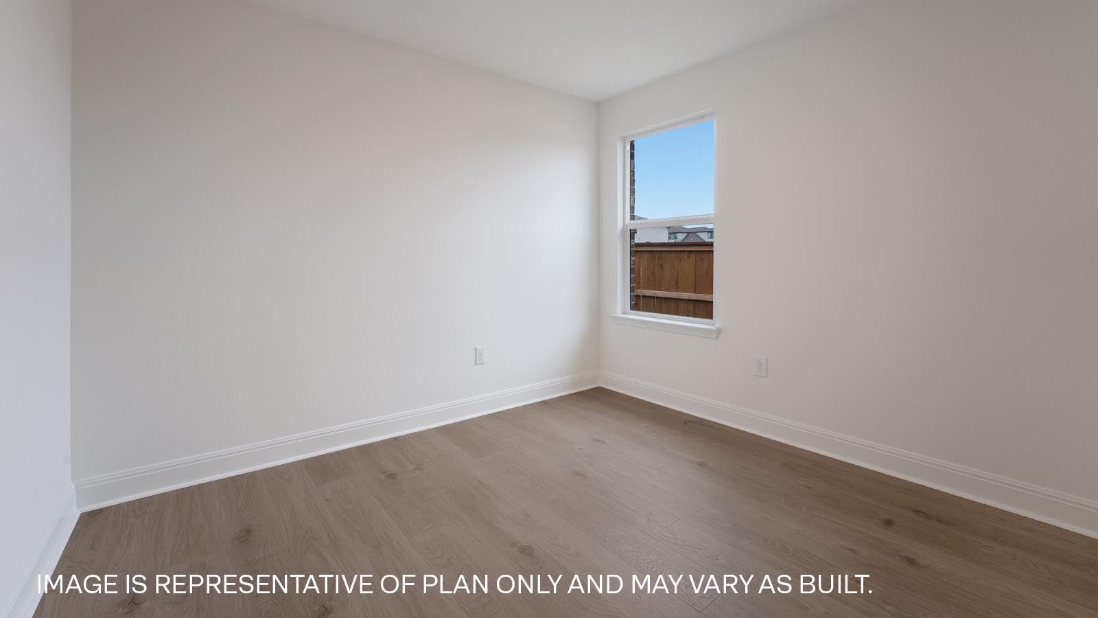 Lakeway Spacious Study
