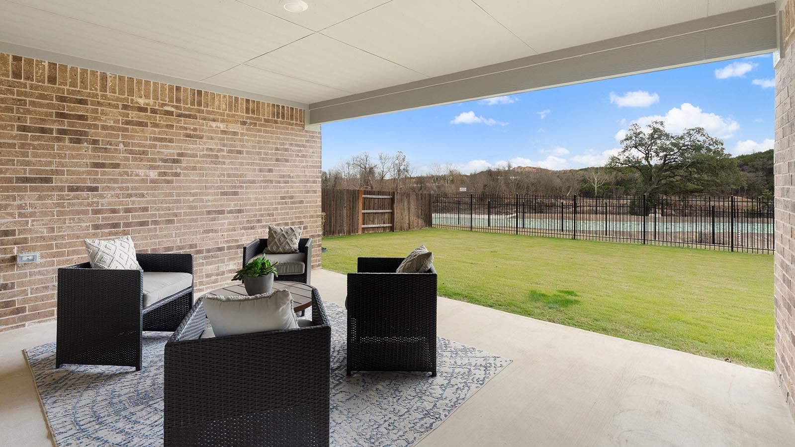 outdoor covered patio