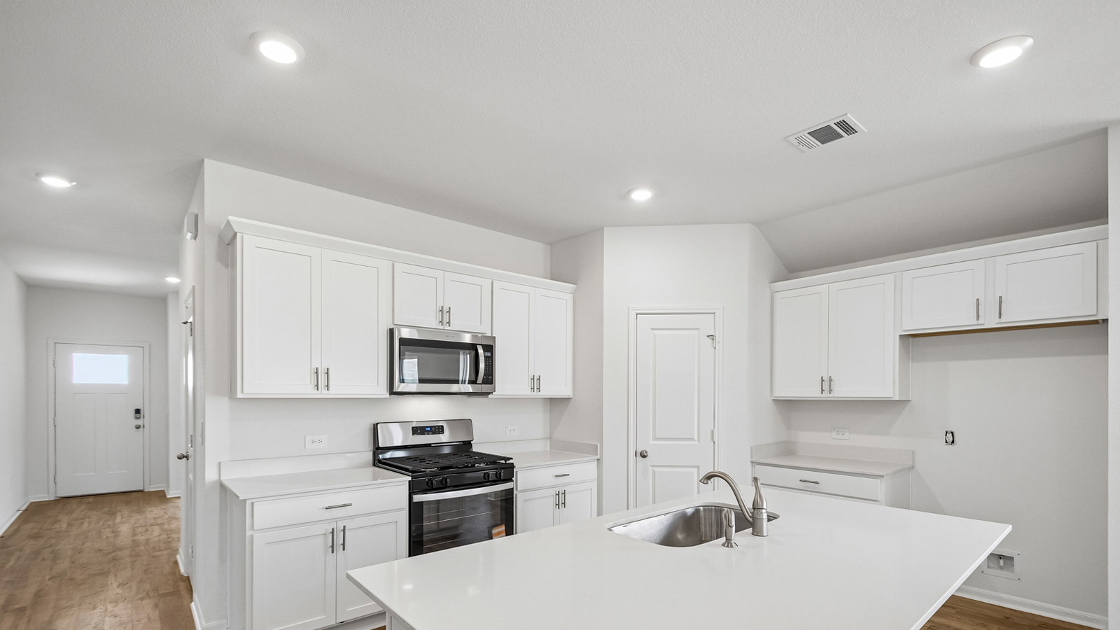 Lakeway Beautiful Modern Kitchen