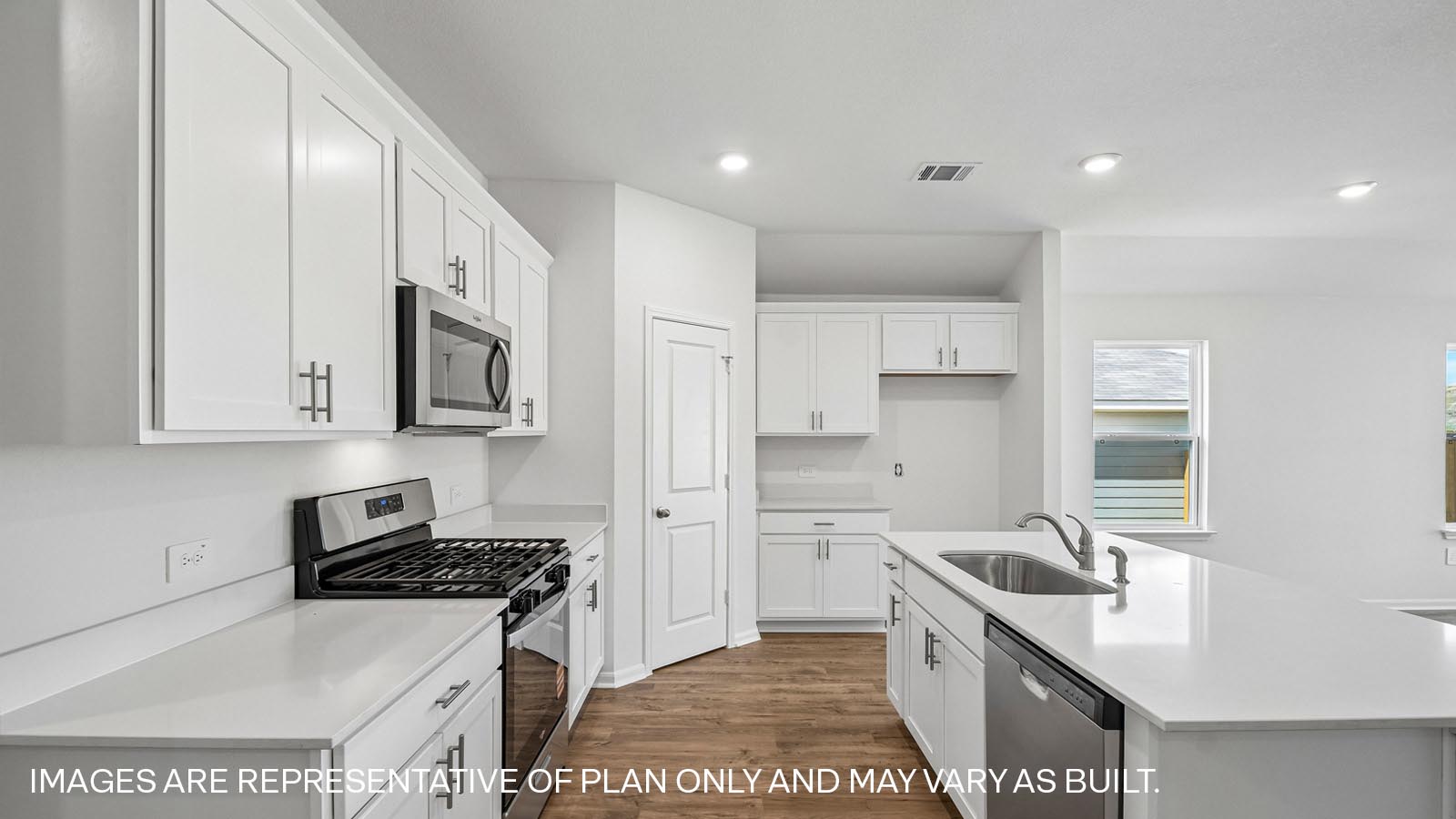 Lakeway Beautiful Modern Kitchen