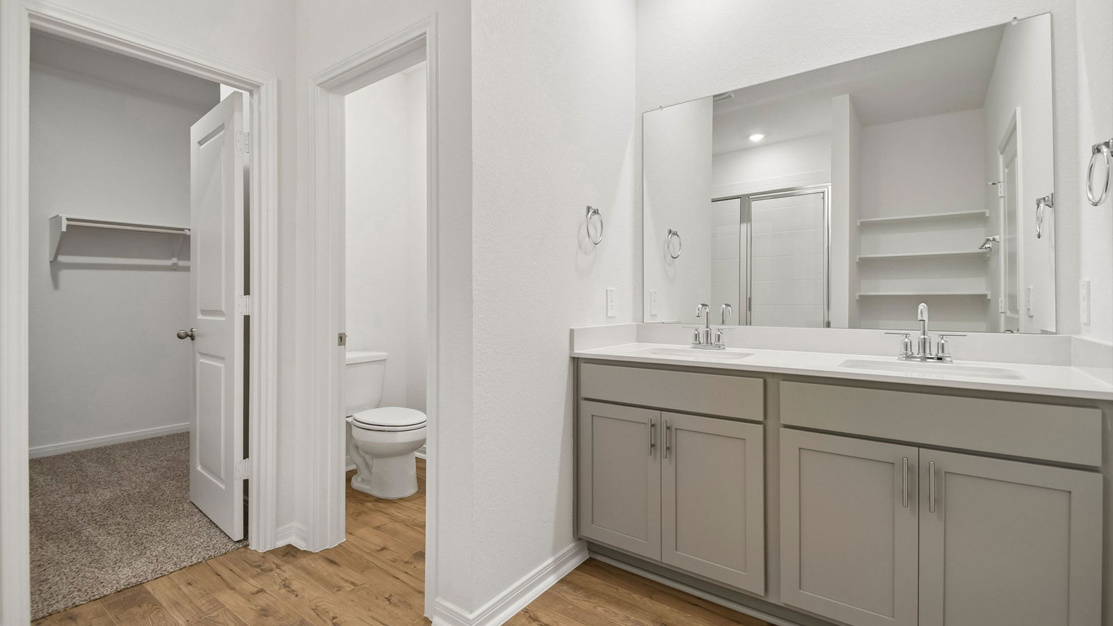 Mitchell En Suite Bathroom with double vanity