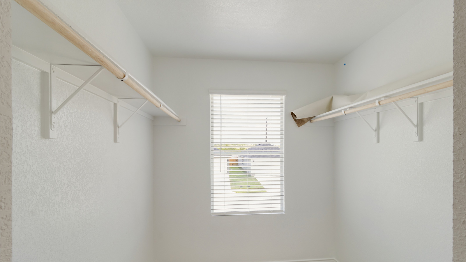 Spacious walk in closet with hanging rod