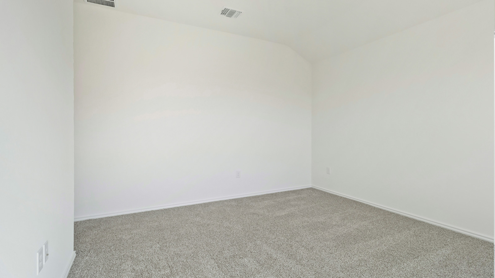Spacious main bedroom with carpeted flooring.