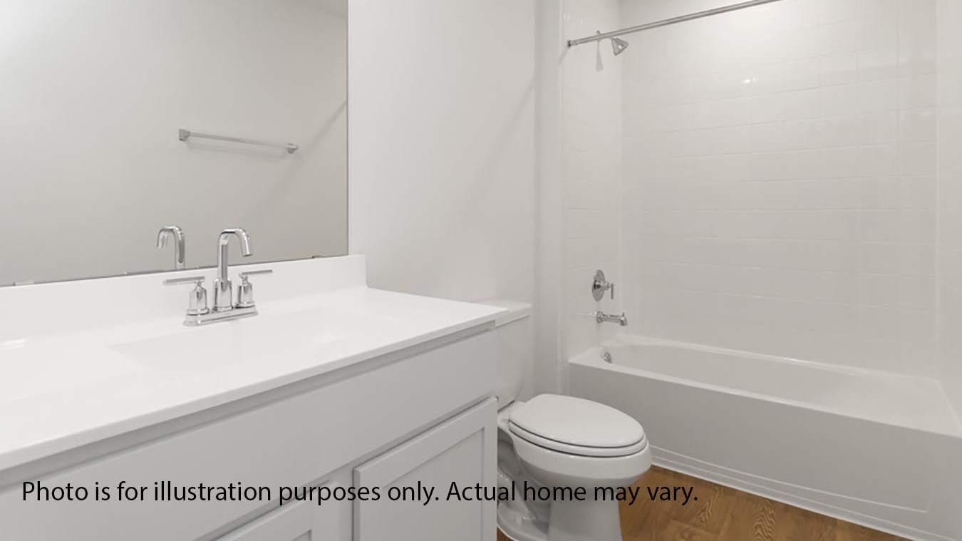 secondary hall bath with tub/shower combo