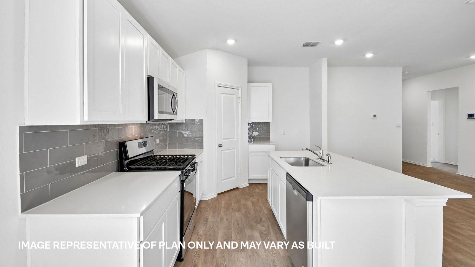 Baxtor Modern Kitchen with Island