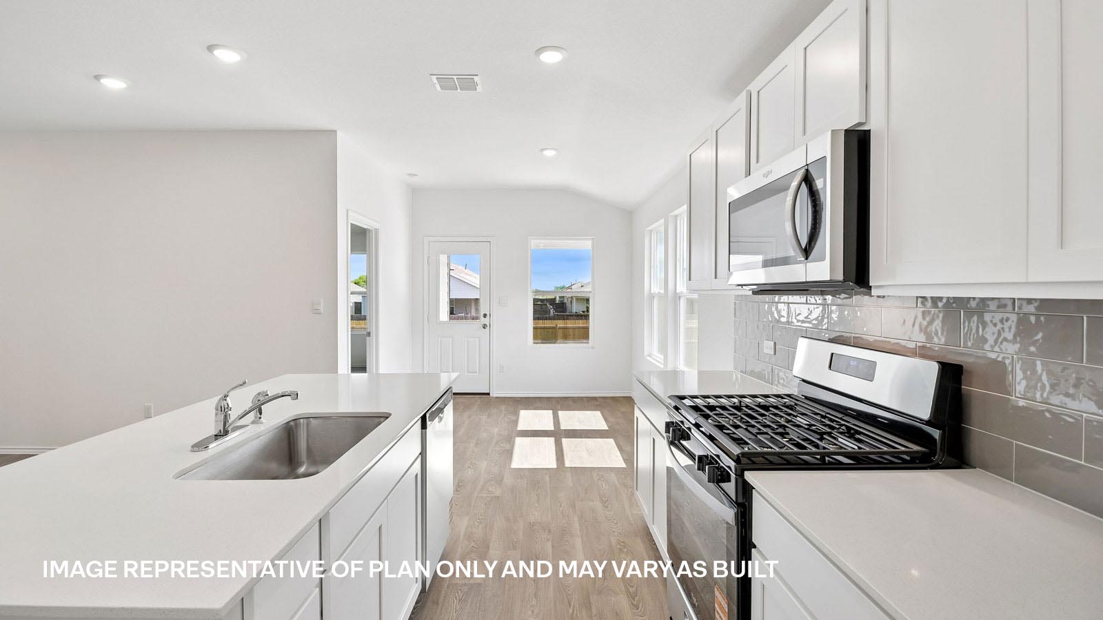 Baxtor Modern Kitchen with Island