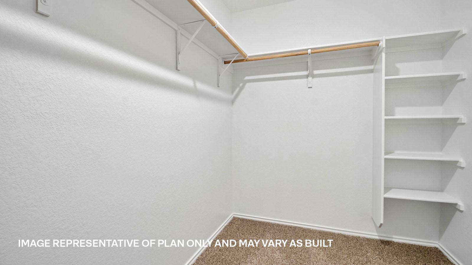 Baxtor Walk-in Closet