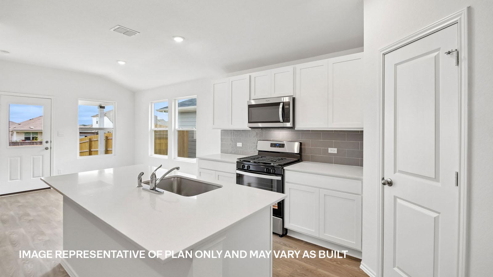 Baxtor Modern Kitchen with Island